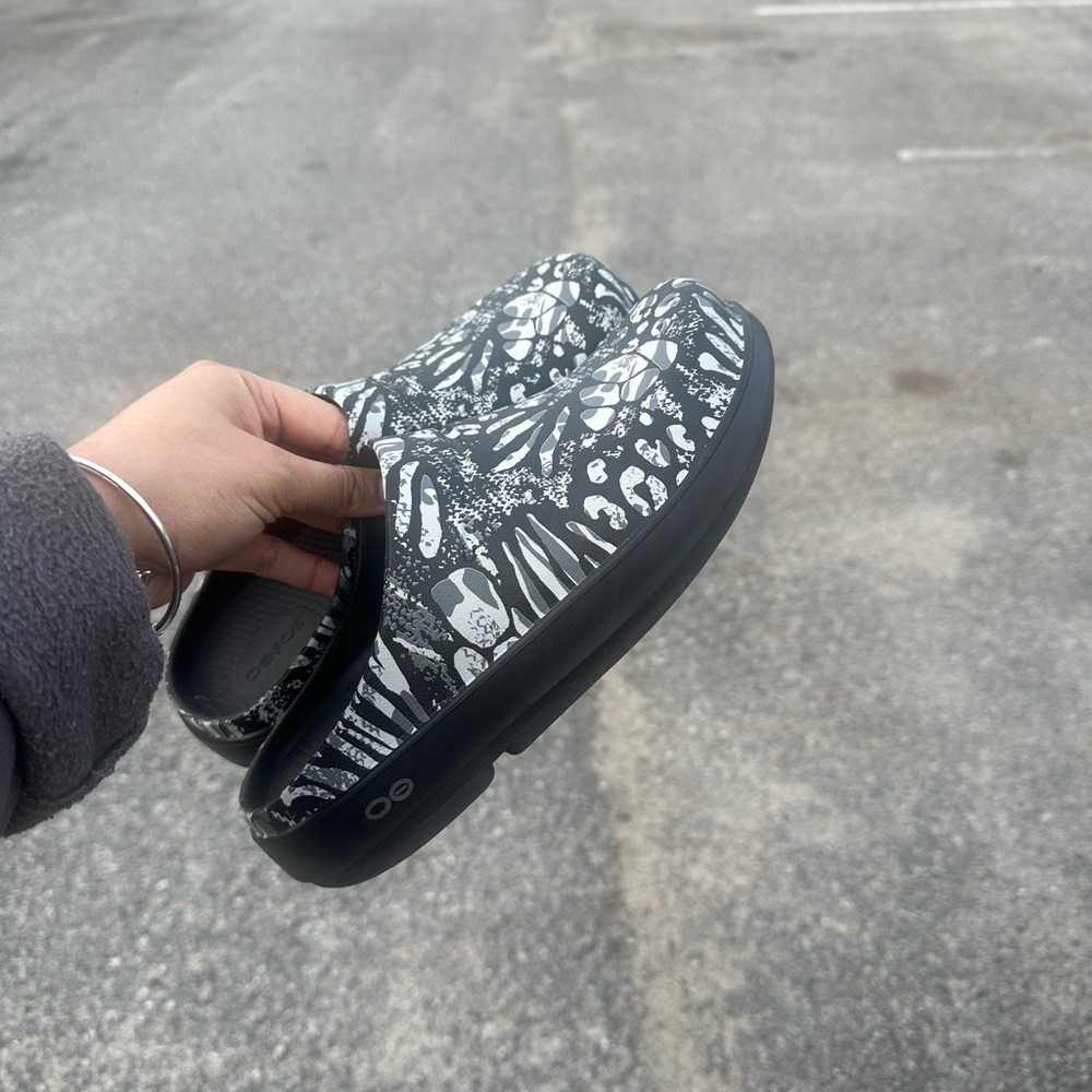 OOFOS Monochrome Patterned Clogs - image 1